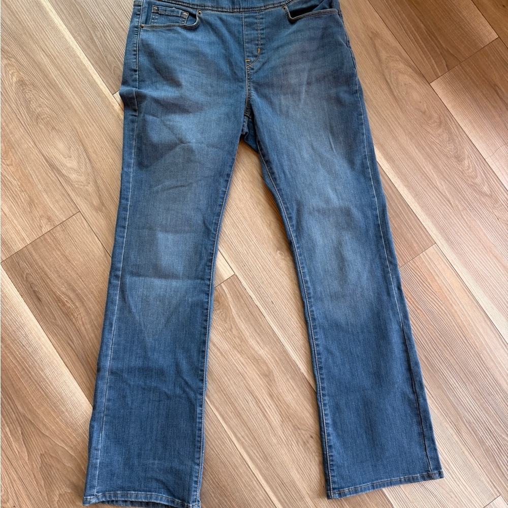 Levi's signature gold totally shaping pull on boot cut jeans, high-rise, 10 x 30